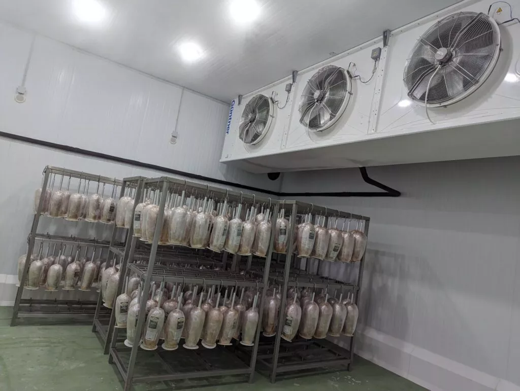 Холодильні камери для переробки та зберігання м’ясних виробів.